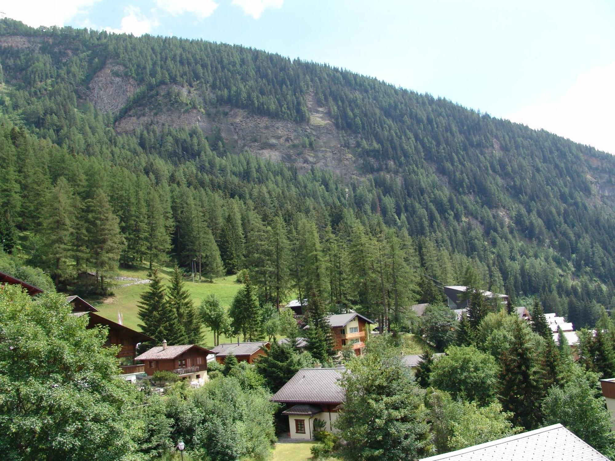 Apartments Haus Quelle Leukerbad Exterior foto